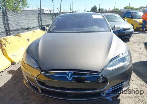 2015 Tesla Model S 60/70/85 z USA, uszkodzony, nr VIN 5YJSA1E13FF113464